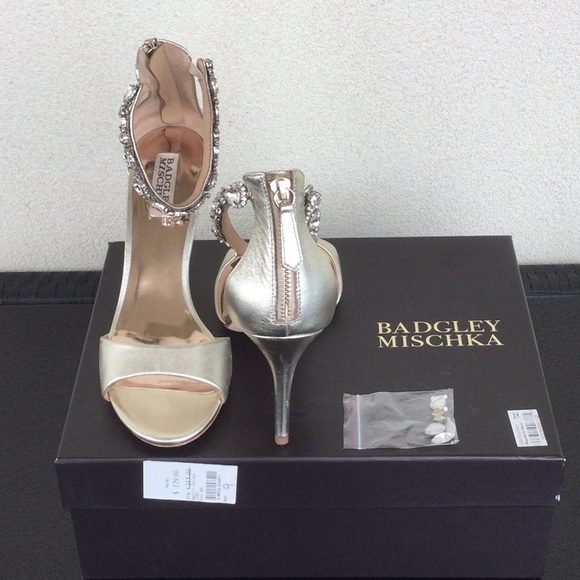 BADGLEY MISCHKA SINDY Gold stiletto sandals.Size 9. - Picture 12 of 12